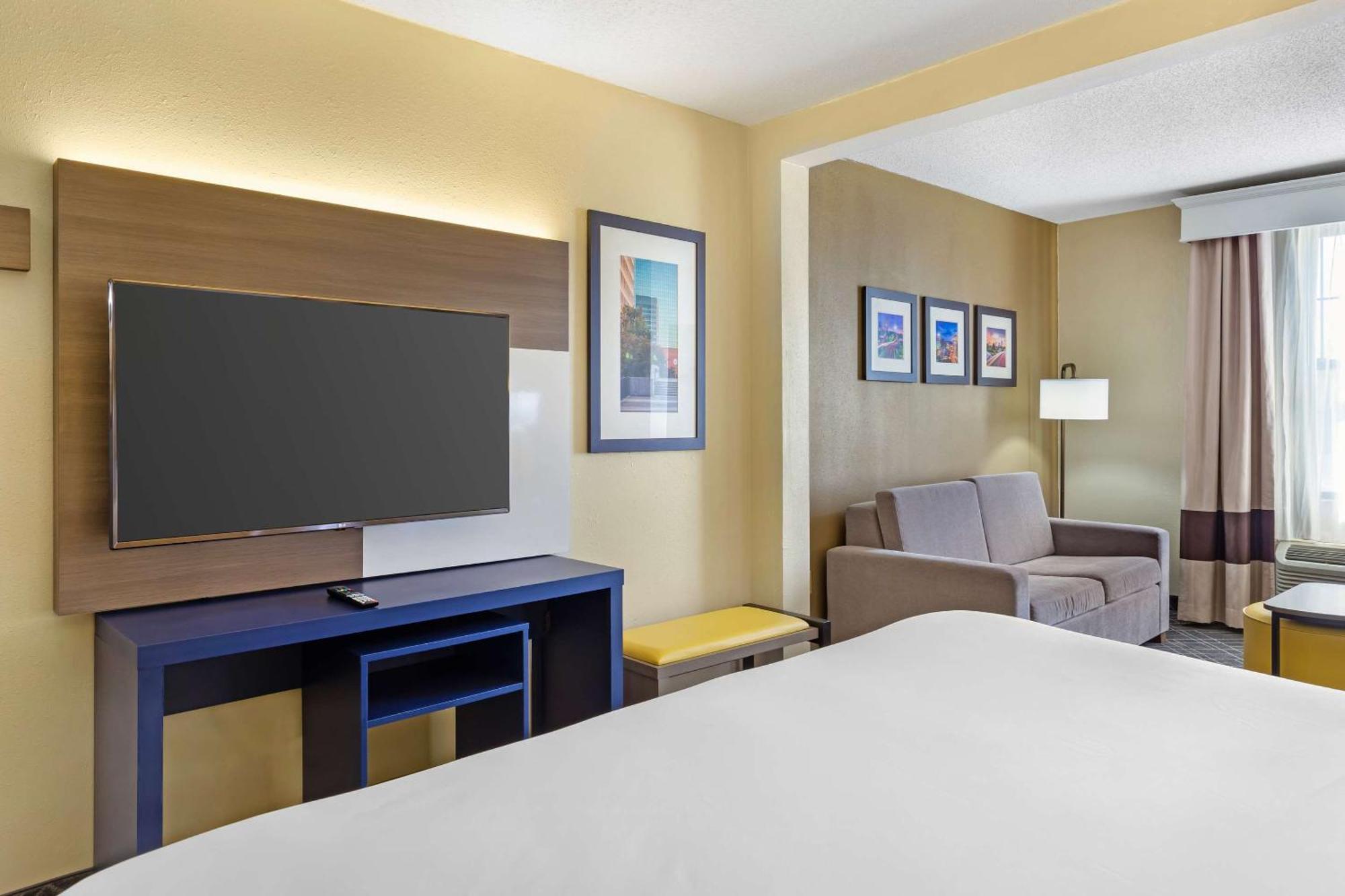 Comfort Suites Hanes Mall Winston-Salem Bagian luar foto